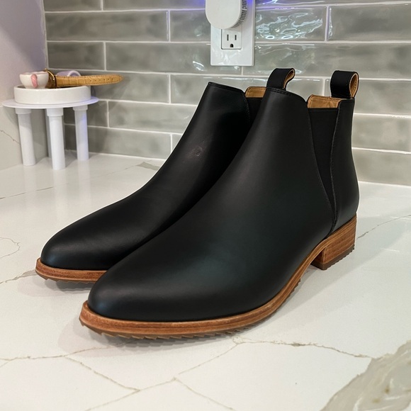 Nisolo Shoes - Nisolo Eva Everyday Chelsea Boots. Women’s size 9. Color Black.